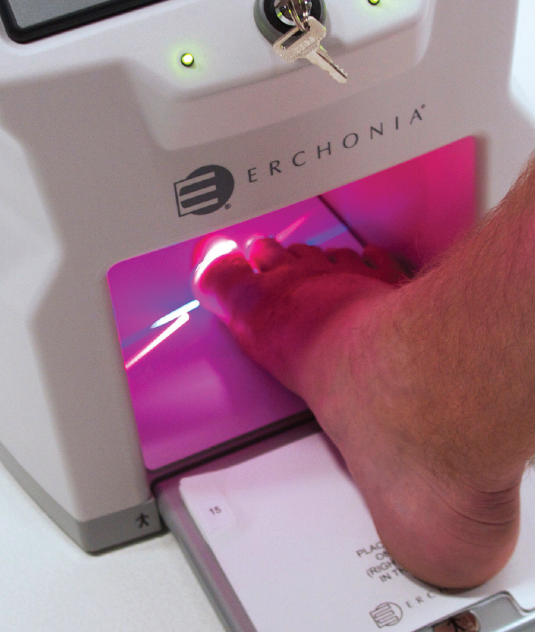 Lunula laser device delivering non-thermal light therapy to a toenail with fungal infection
